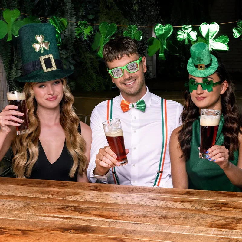St. Patrick’s Day-Brille mit vierblättrigem Kleeblatt