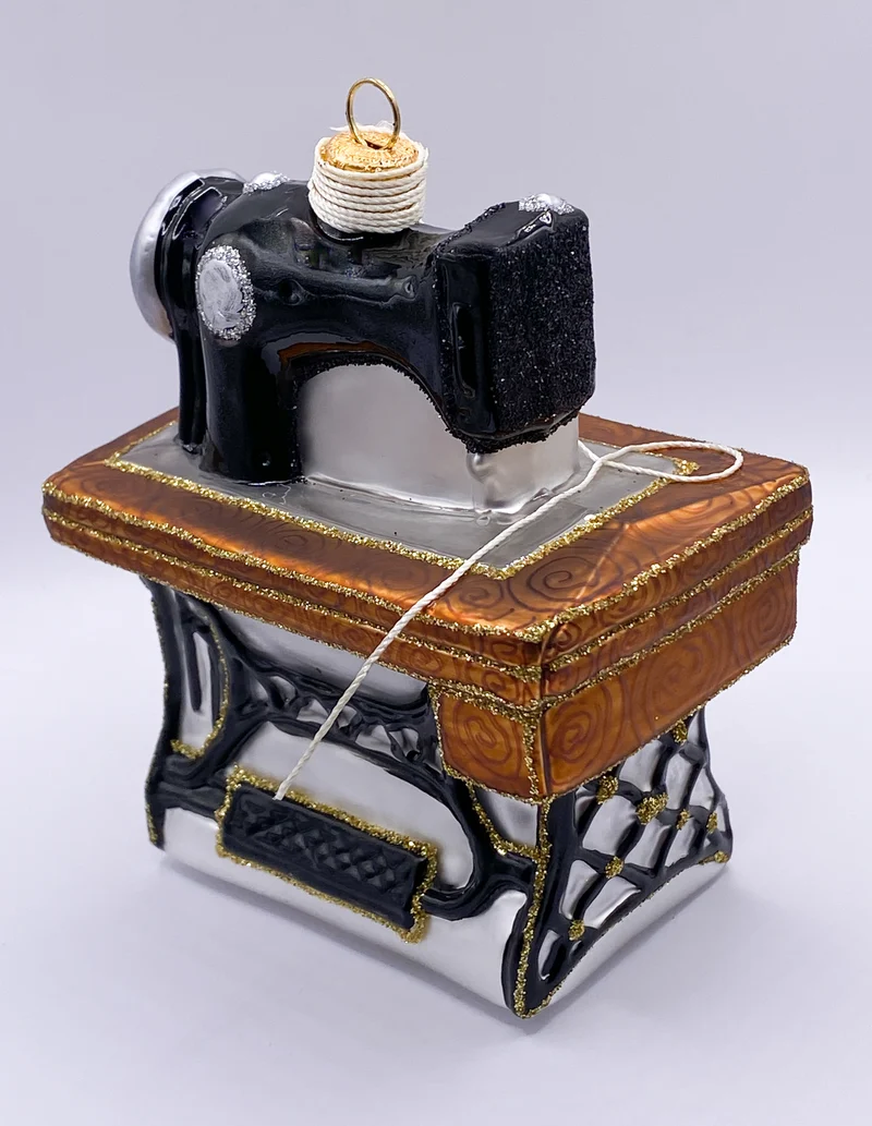 Nostalgische Trettnähmaschine, schwarz