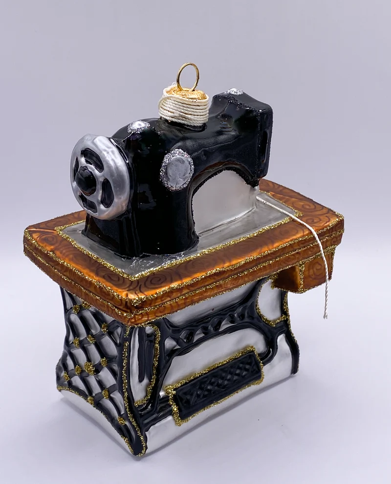 Nostalgische Trettnähmaschine, schwarz