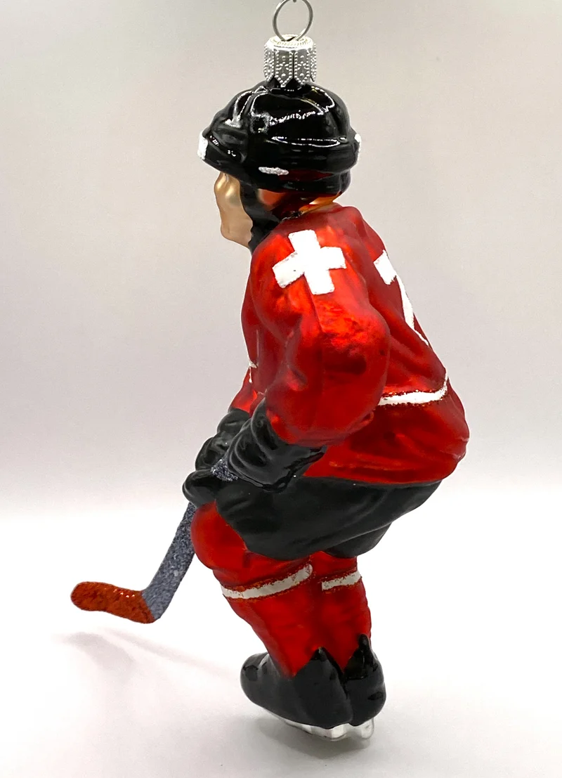 Eishockey Spieler mit Schweizer Kreuz