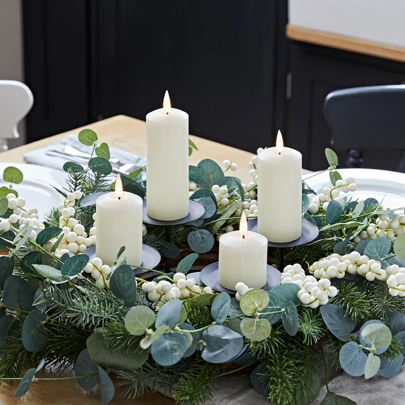 Kerzenständer Tischdeko mit 4 elfenbeinfarbenen TruGlow® LED Kerzen Echtwachs schmal