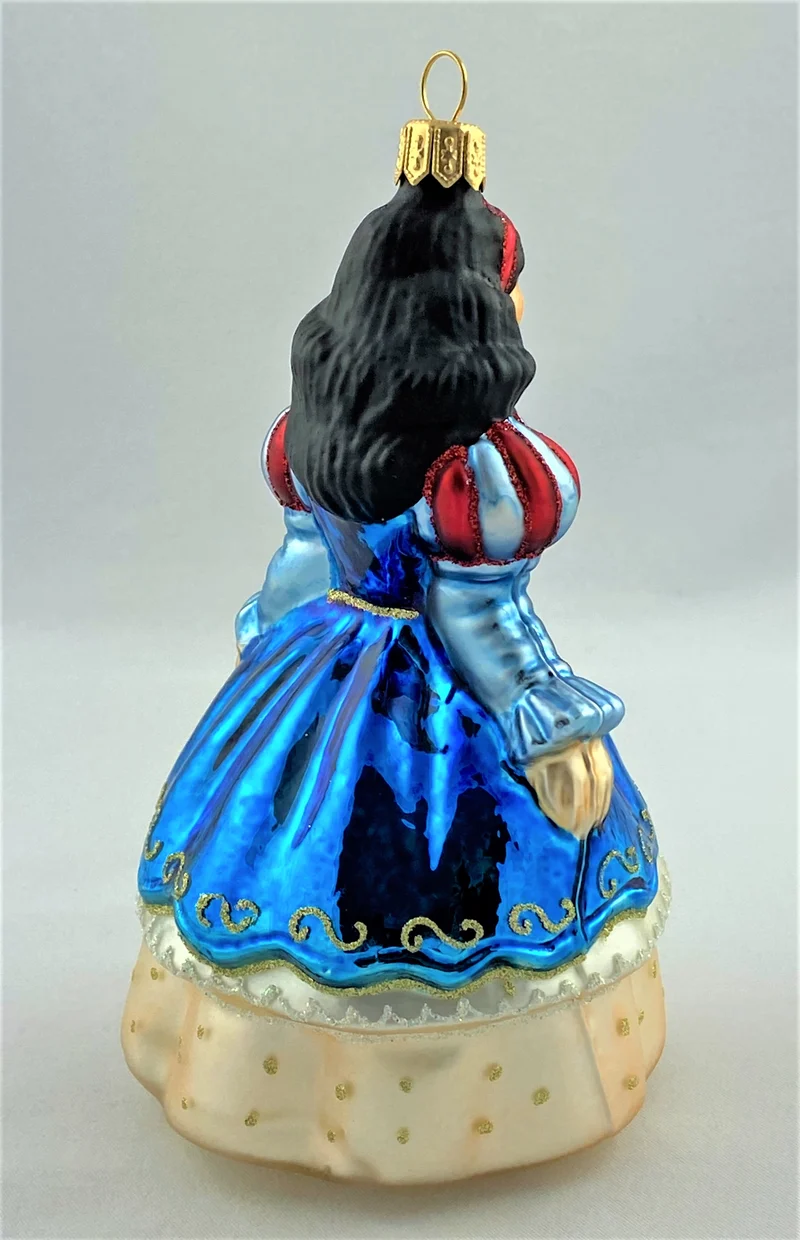 Prinzessin im blauen Kleid