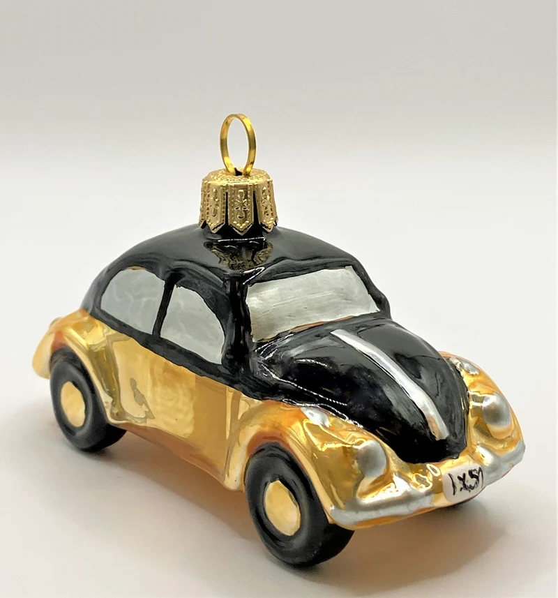 VW-Käfer gold mit schwarzem Dach