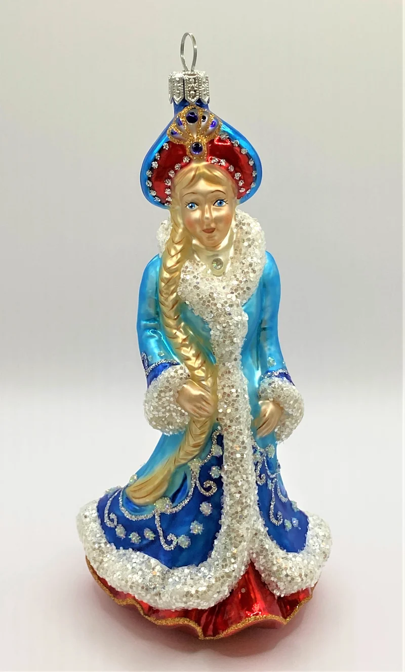 Snegurotschka im blauen Mantel