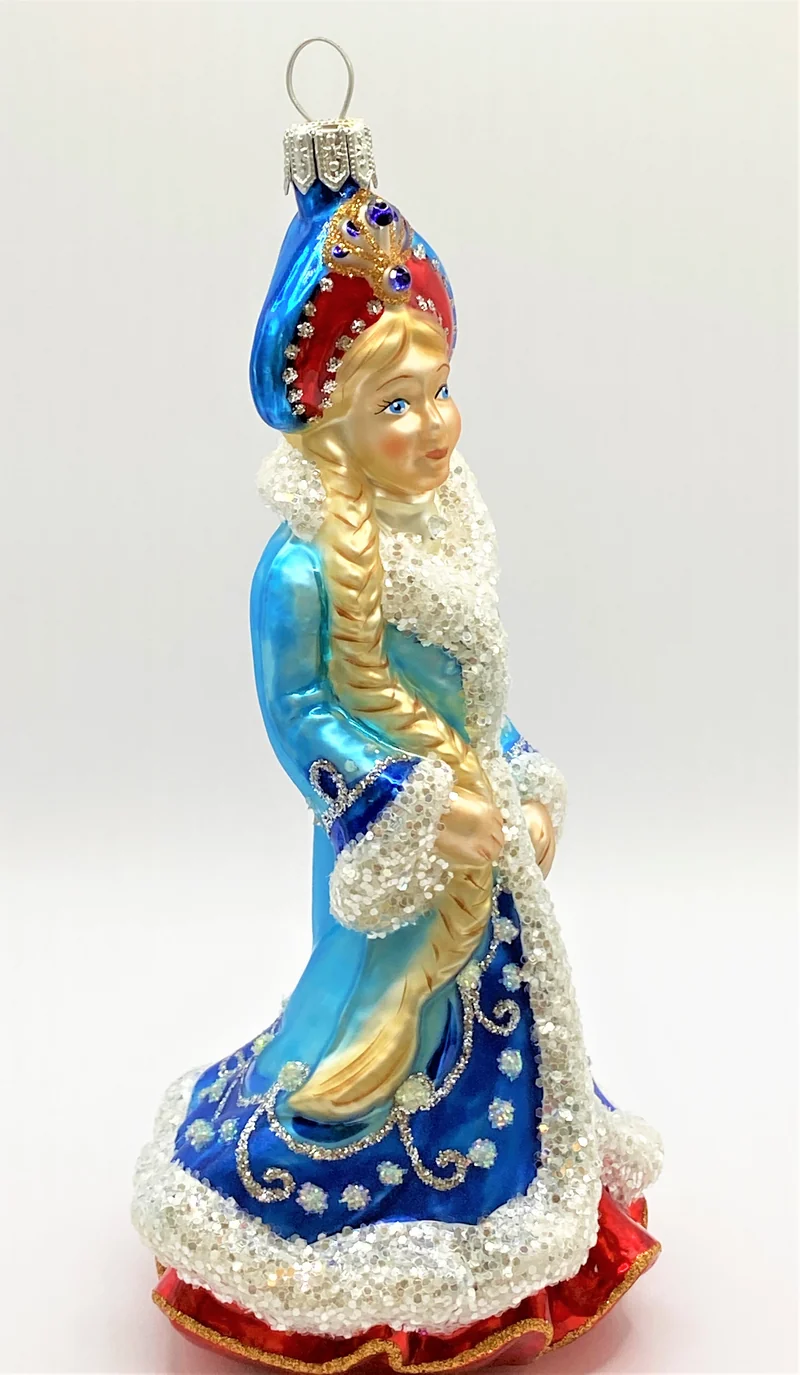 Snegurotschka im blauen Mantel