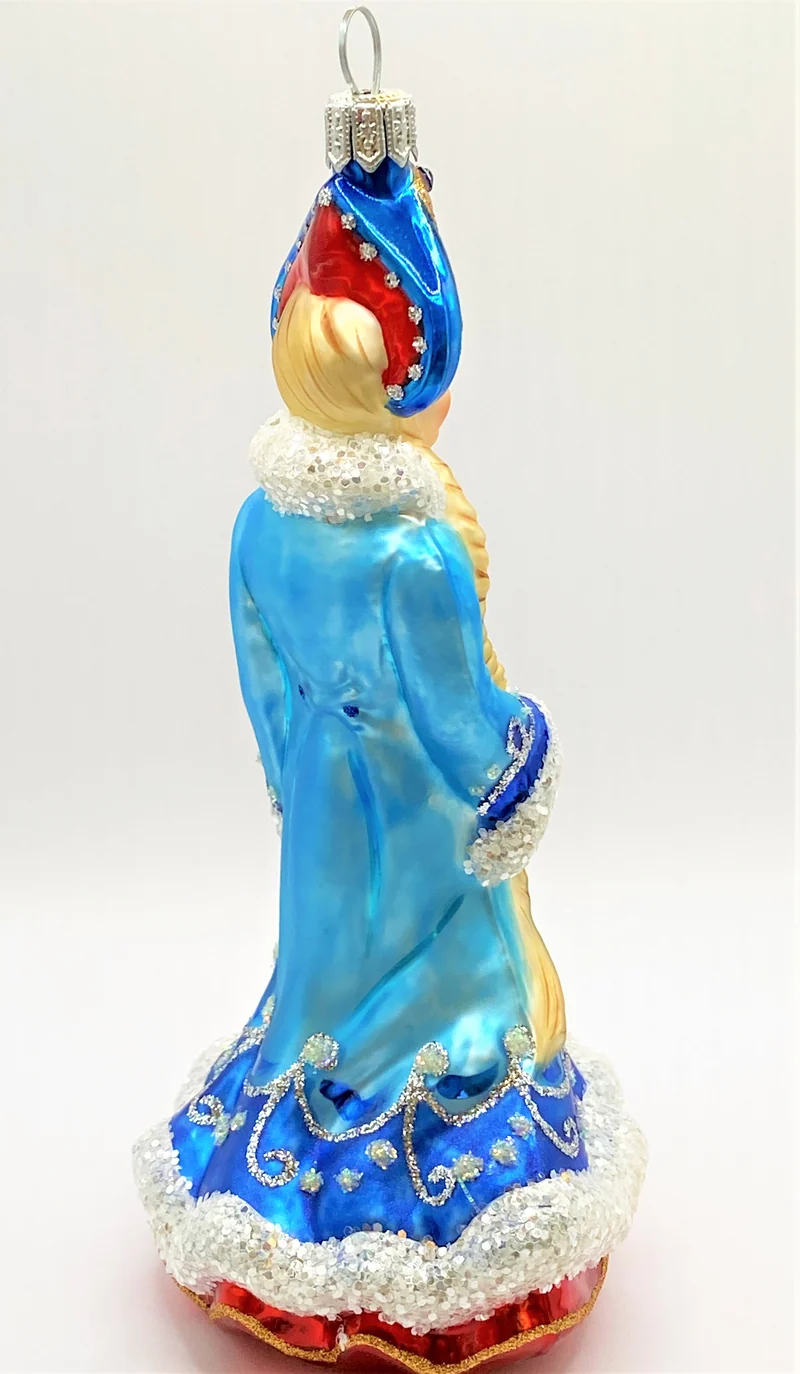 Snegurotschka im blauen Mantel