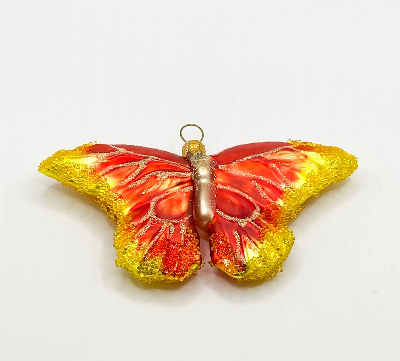 Schmetterling dunkles orange mit gelben Flügelspitzen