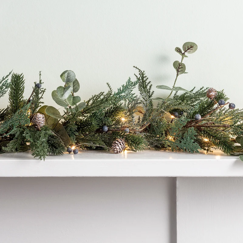 2m Beeren und Tannenzapfen Weihnachtsgirlande mit Beleuchtung