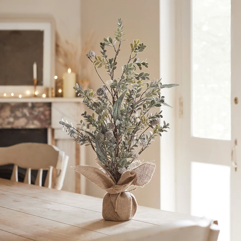 63cm Mini Weihnachtsbaum mit weißen Beeren