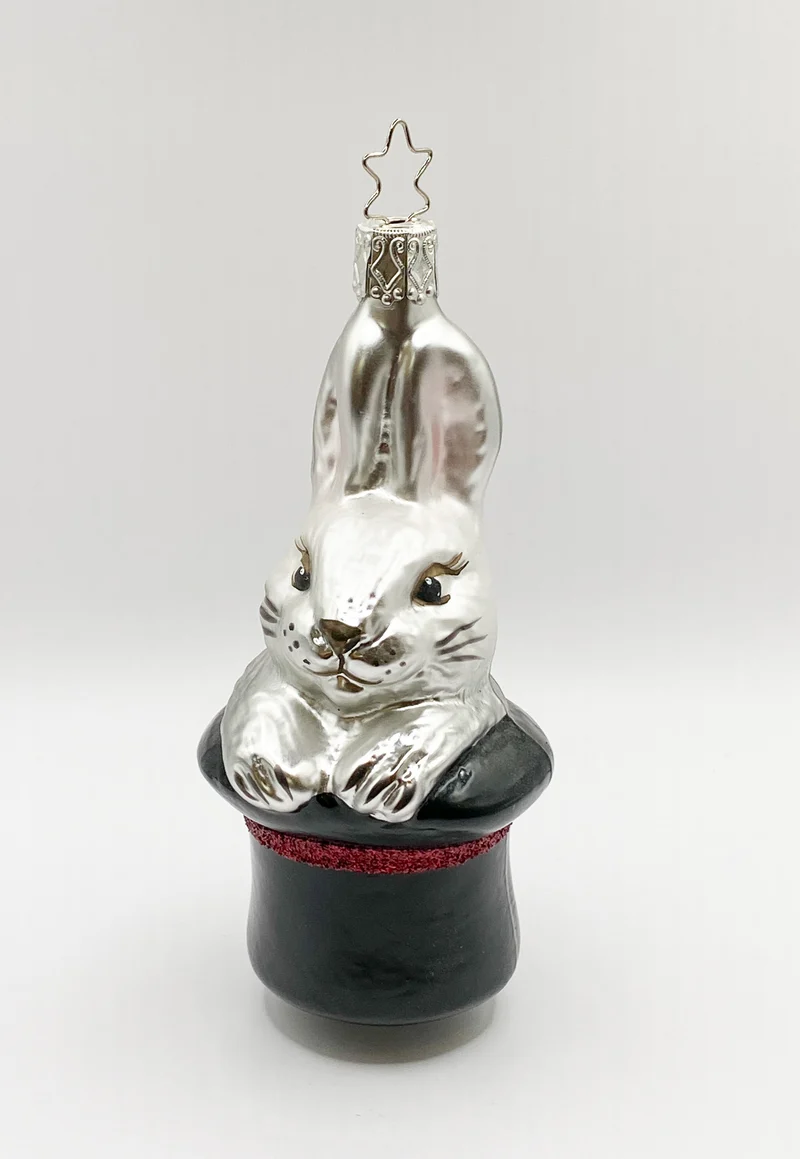 Weisser Hase im Zauberhut