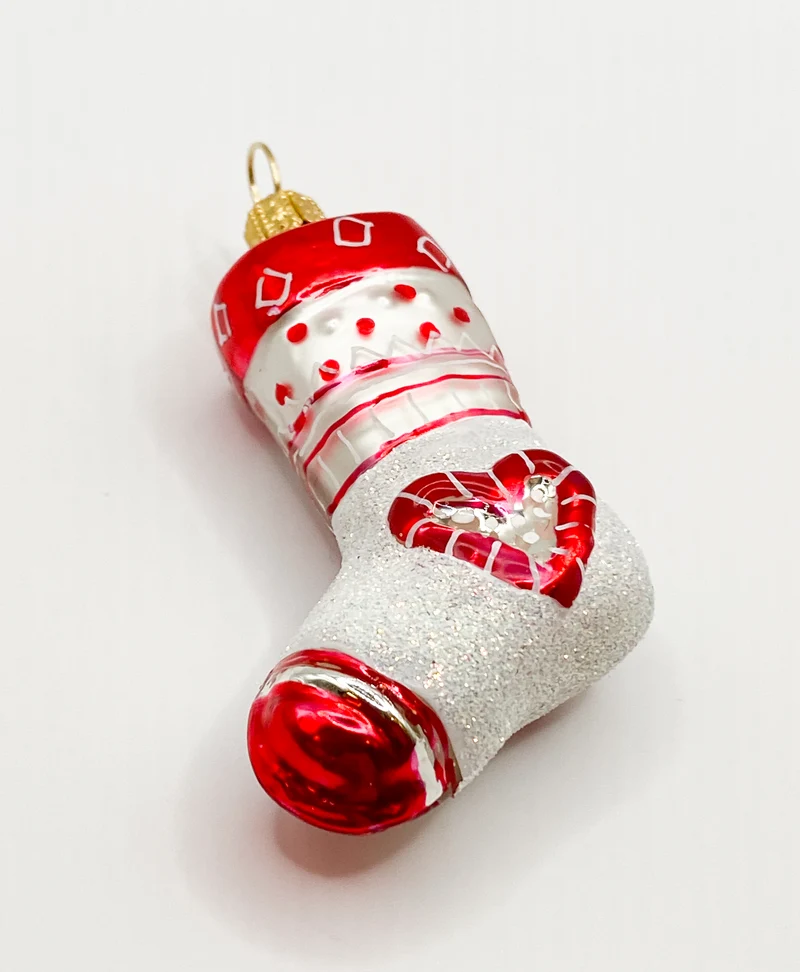 Weisse Weihnachts-Socke mit rotem Dekor