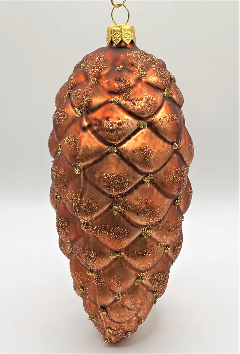 Grosser brauner Zapfen
