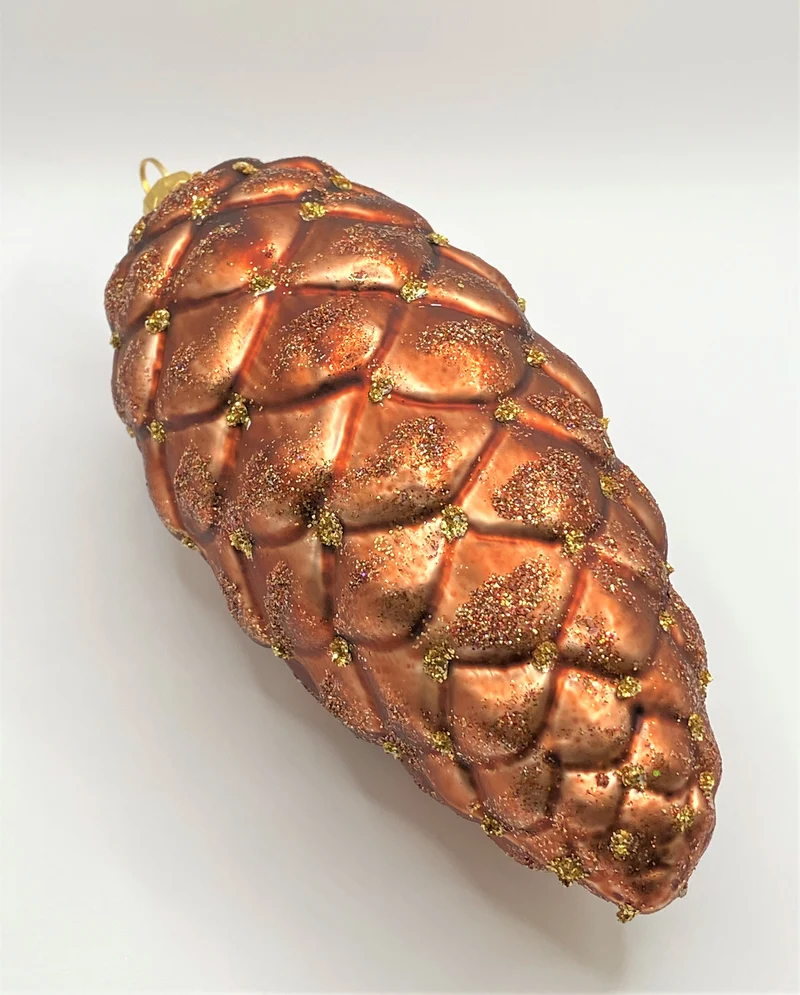 Grosser brauner Zapfen