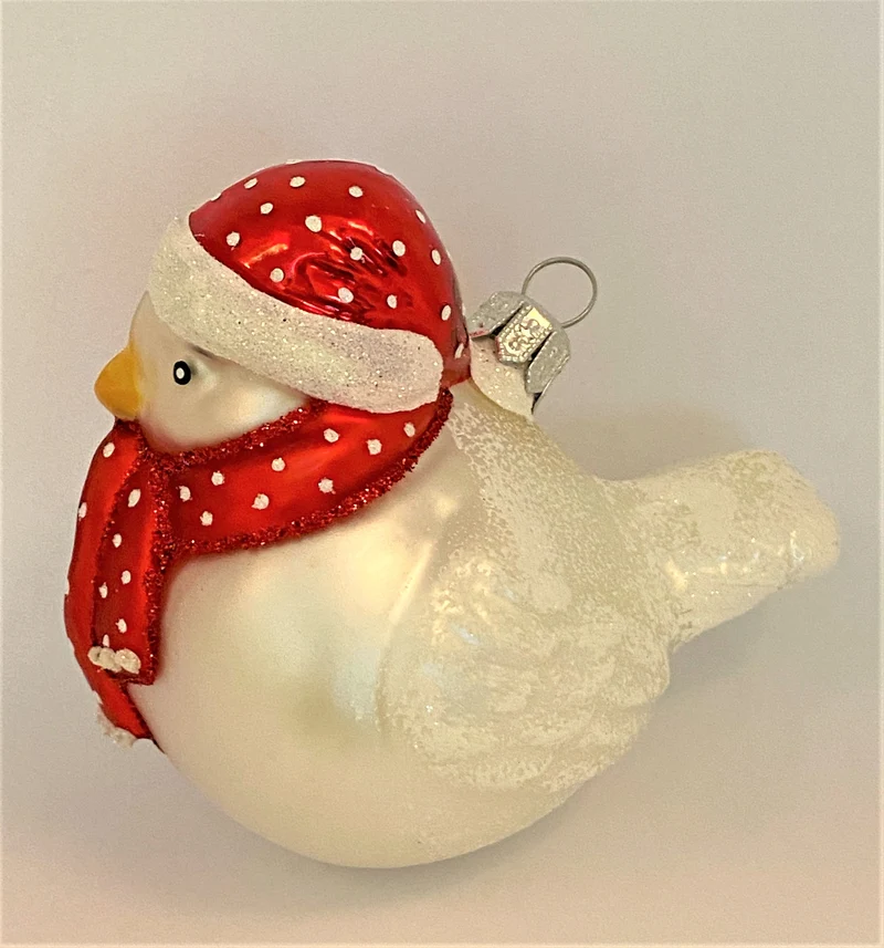 Wintervögelchen weiss mit roter Mütze und Schal