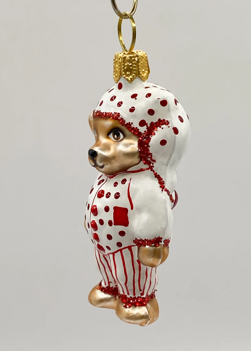 Bär im Schlafanzug