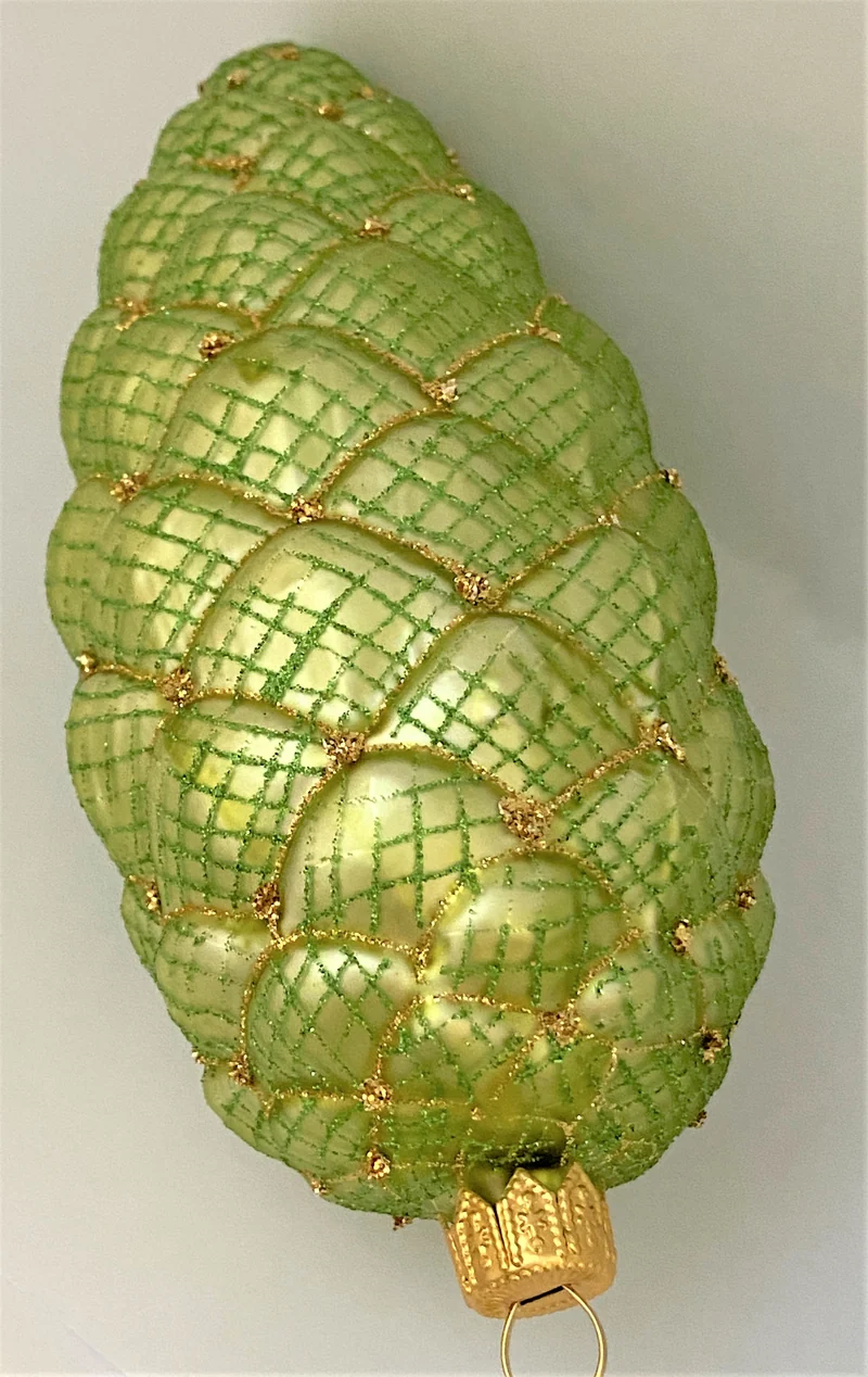 Grosser Zapfen, grün, Golddekor
