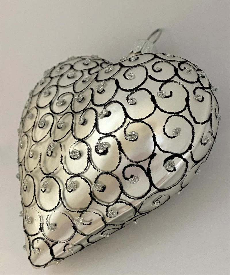 Herz Silber matt mit schwarzen Kringeln