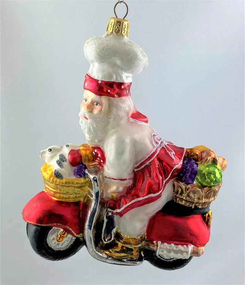 Koch-Santa bringt das Gemüse mit dem Motorroller