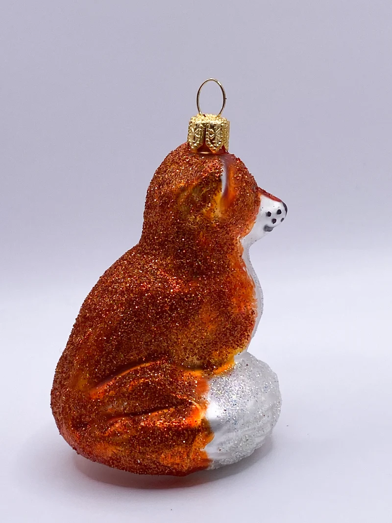 Fuchs mit buschigem Schwanz