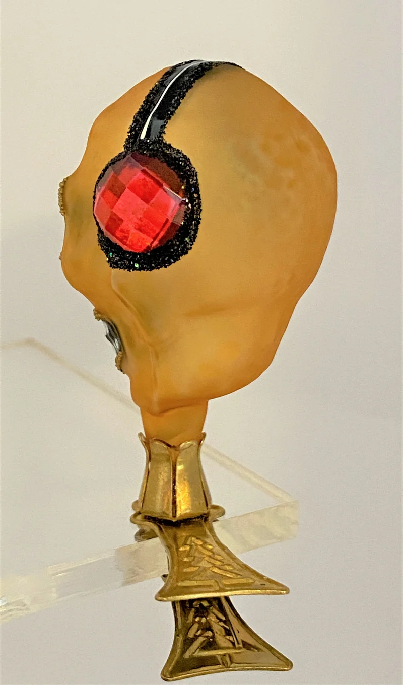 Schädel mit Kopfhörer, Clip
