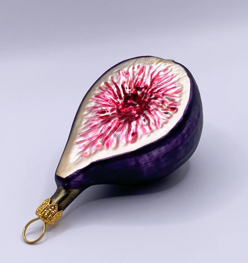 Halbe Feige mit violetter Schale