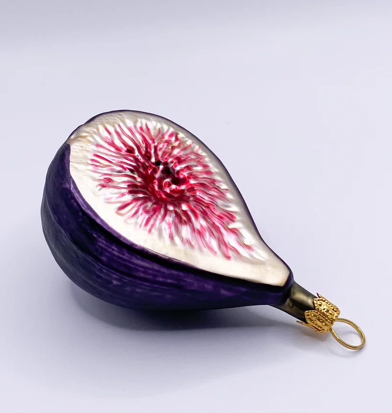 Halbe Feige mit violetter Schale