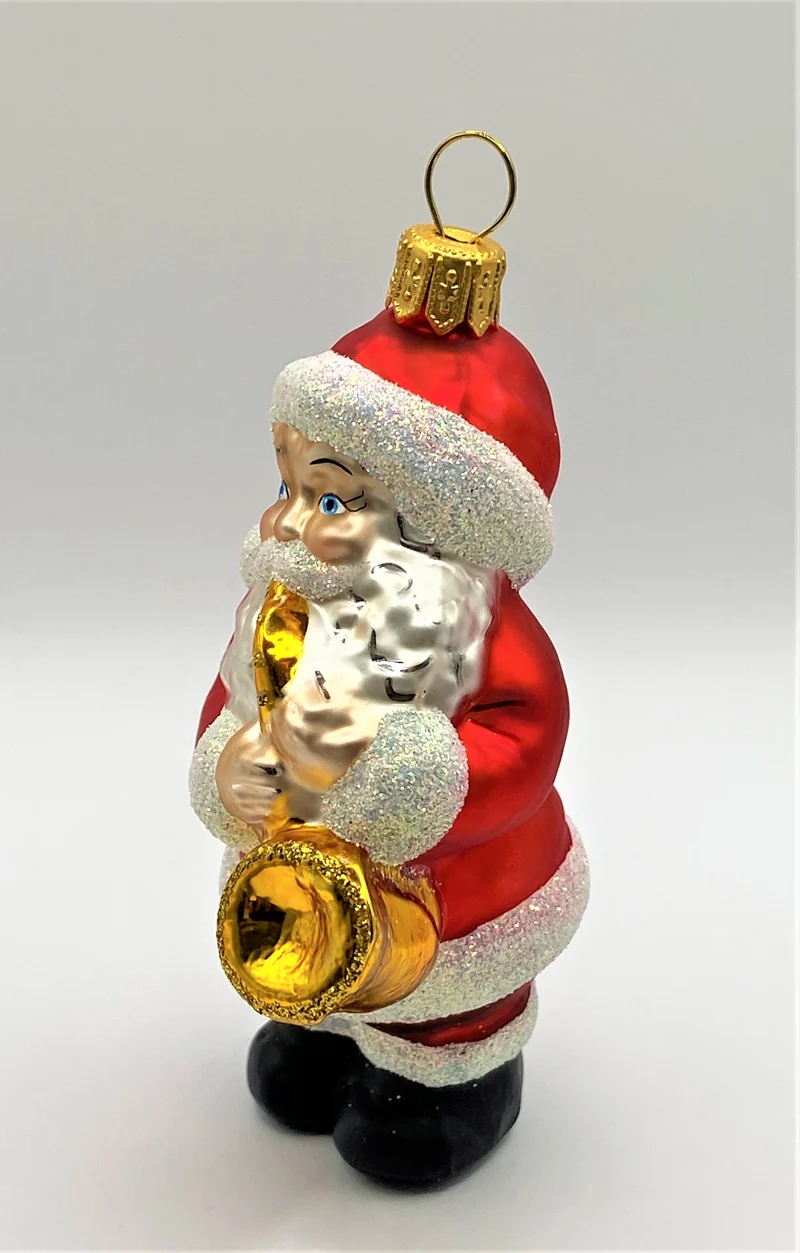 Weihnachtsmann spielt Saxophon
