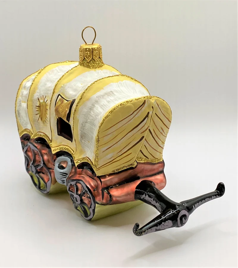 Planwagen mit geflickter Plane
