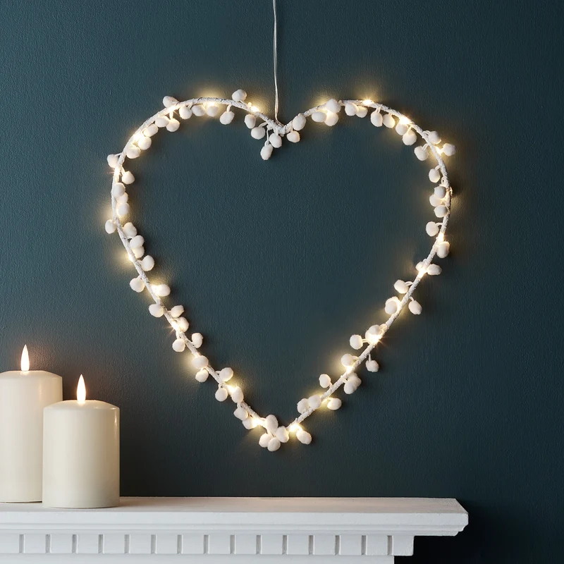 Micro LED Herz mit weißen Pompons
