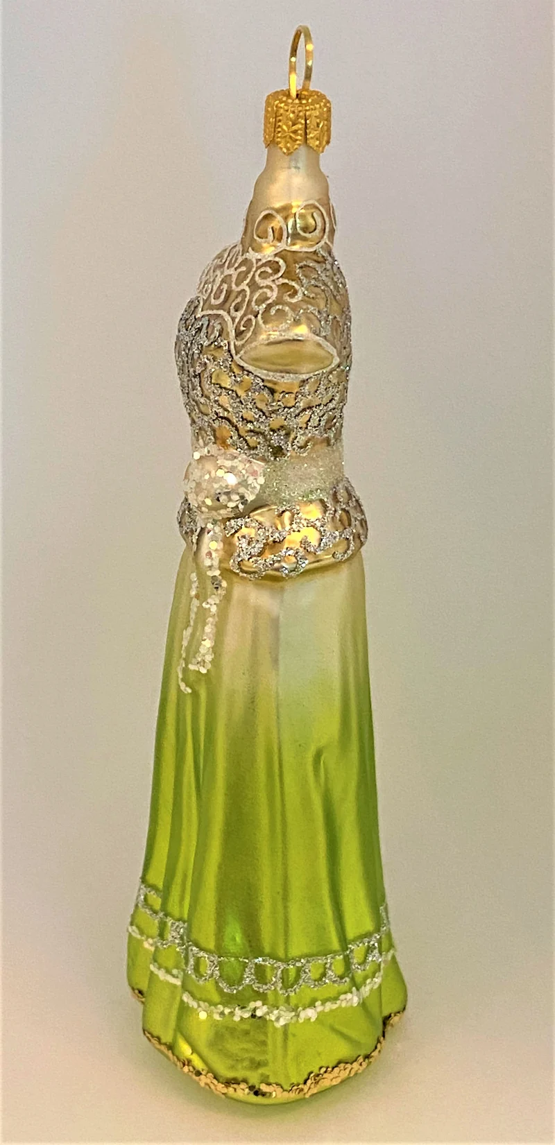 Langes schmales grünes Kleid