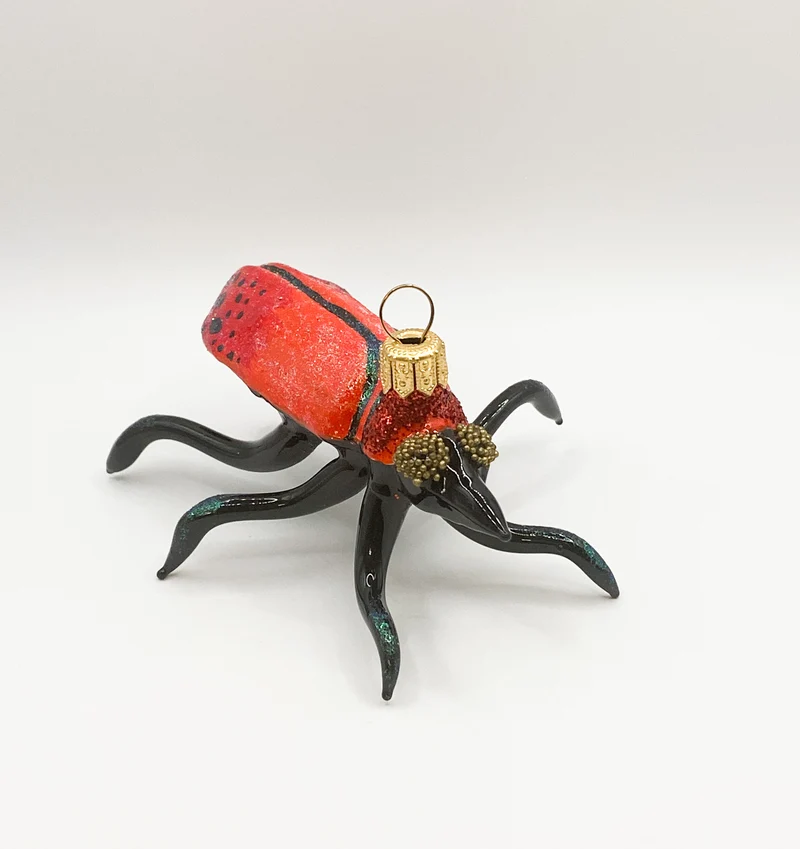 Roter Käfer mit feinen Tupfen