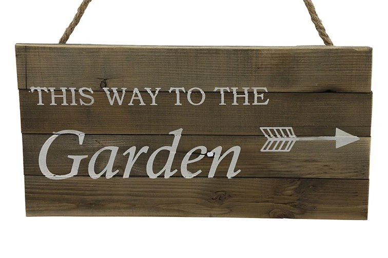 Holzschild "Way to the garden"