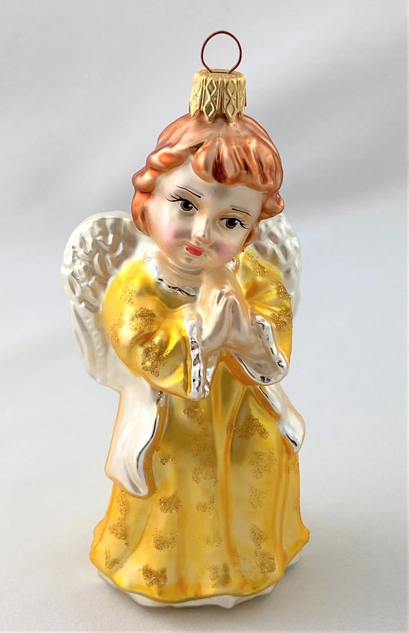 Engel im hellgelben Kleid