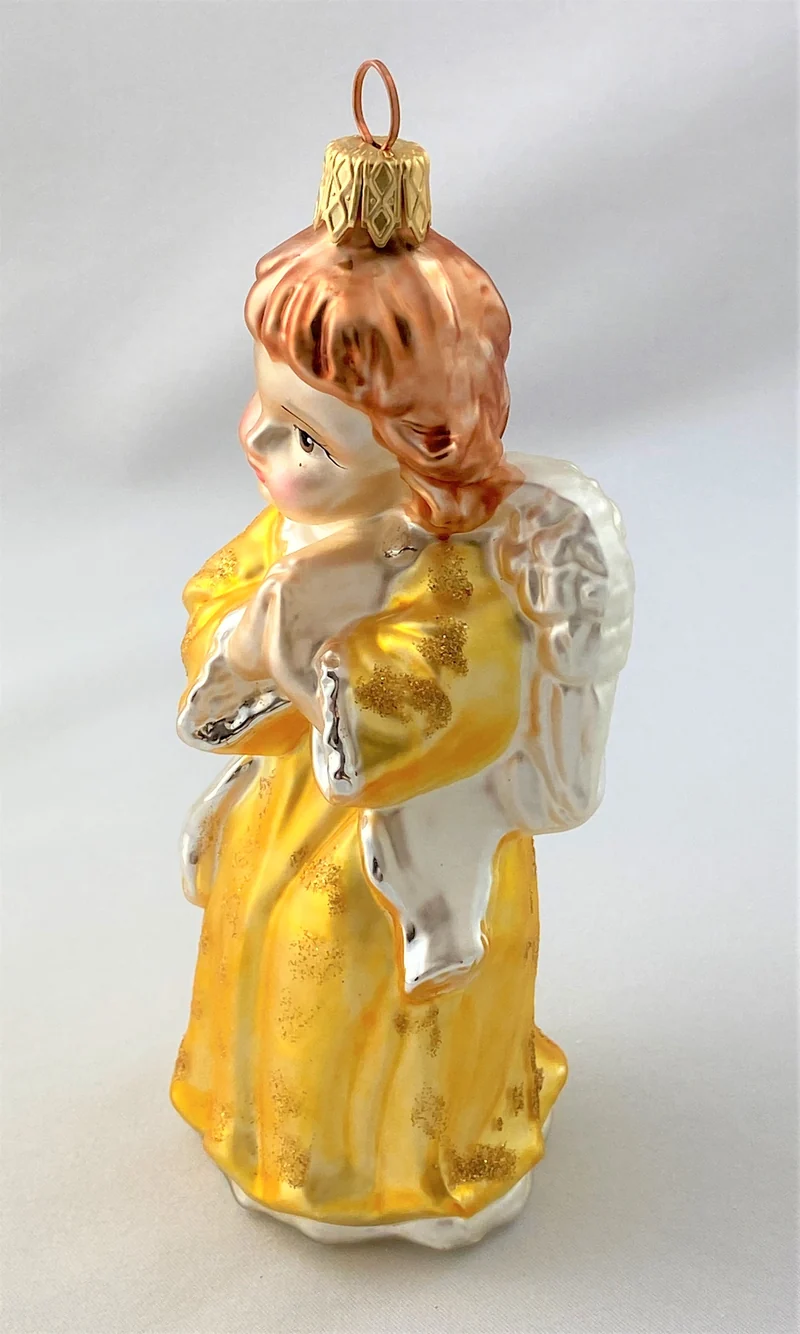 Engel im hellgelben Kleid
