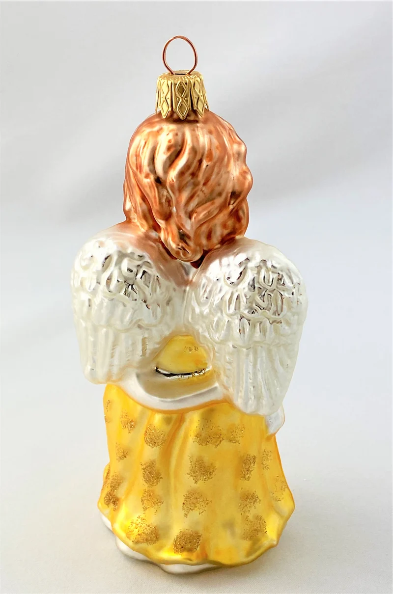 Engel im hellgelben Kleid