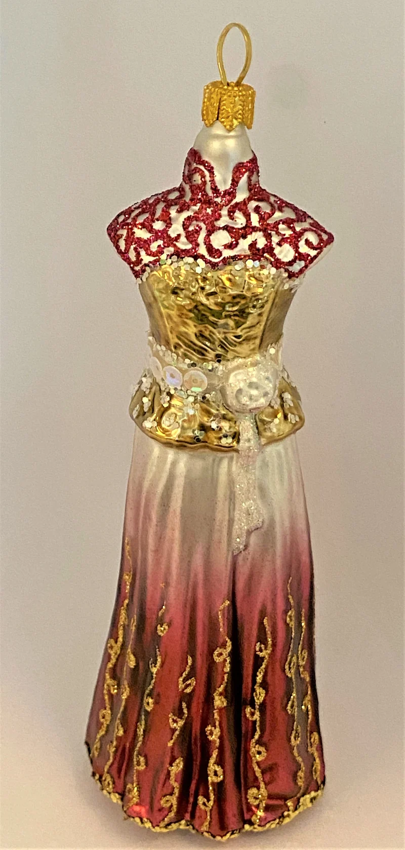 Langes schmales bordeaux rotes Kleid