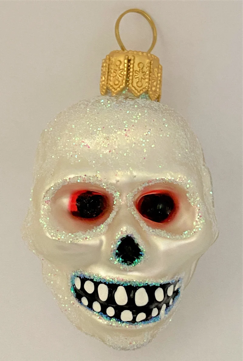 Schädel mit glühend roten Augen