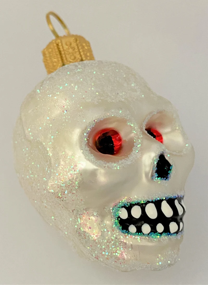 Schädel mit glühend roten Augen