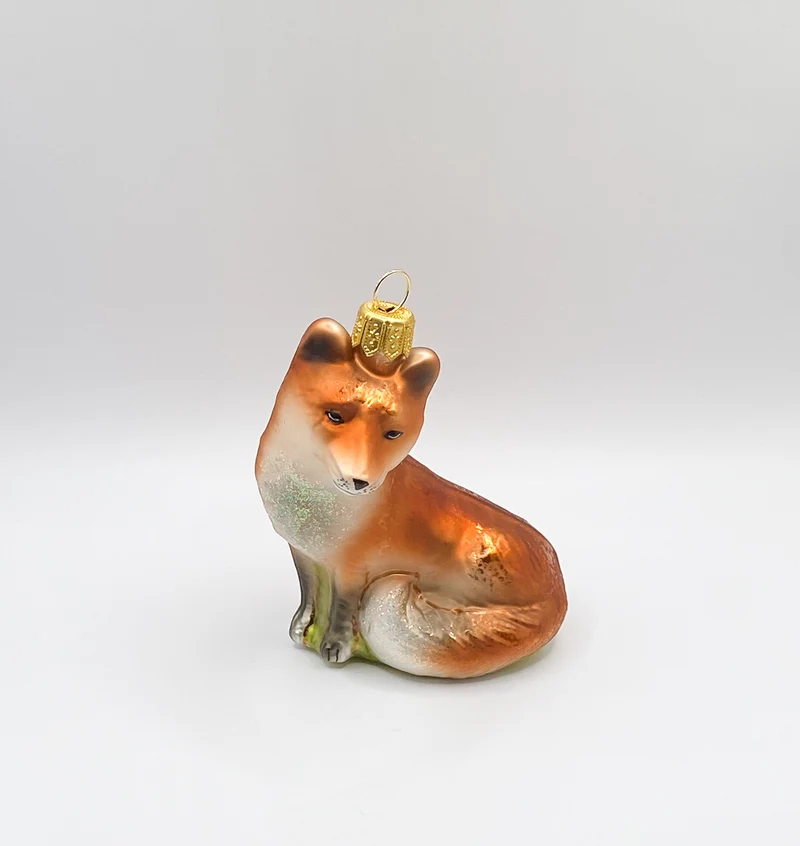 Sitzender verschmitzter Fuchs