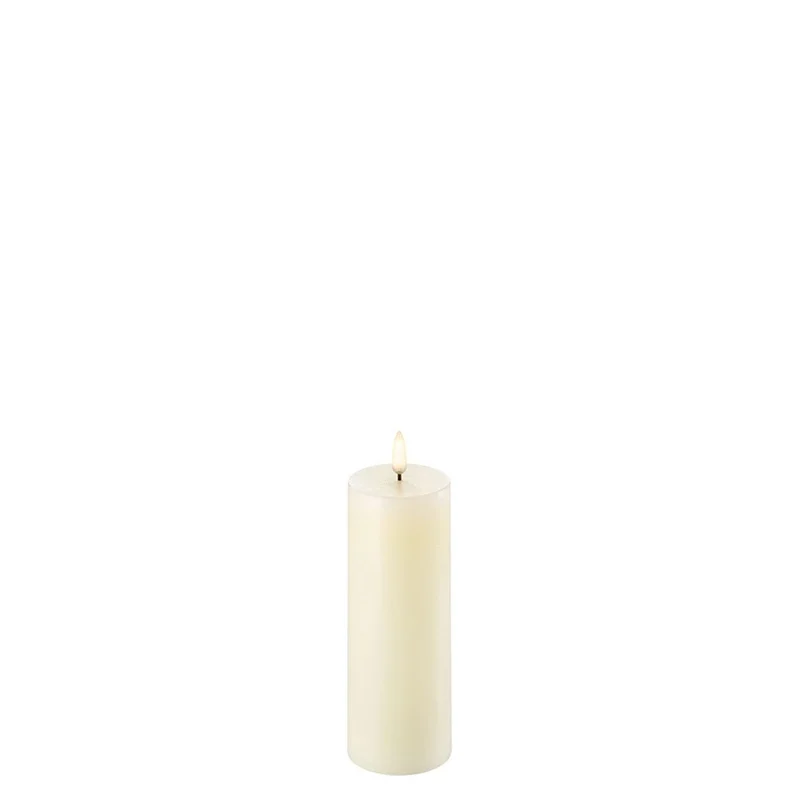 Uyuni LED Stumpenkerze, Ivory, 5,8 x 15,2 cm