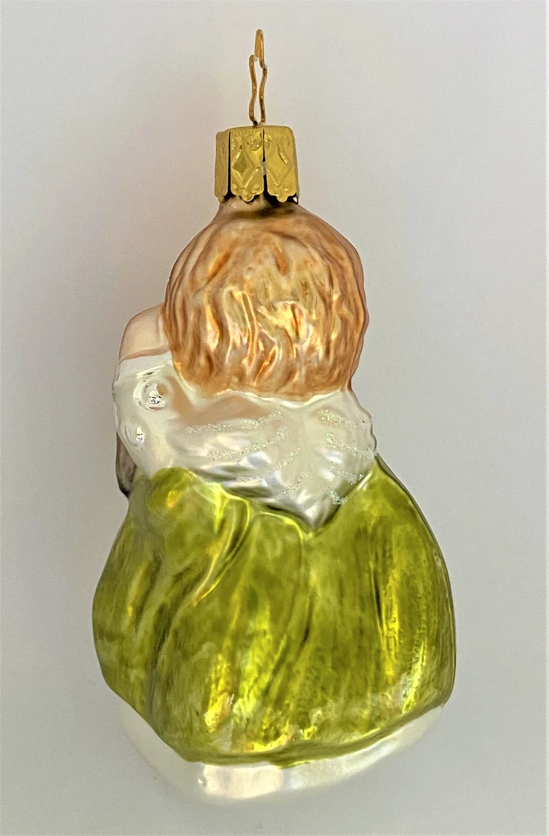 Engel mit Laterne und grünem Umhang