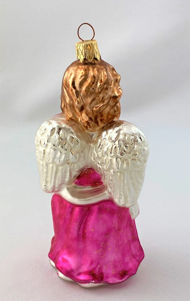 Engel im pinkenen Kleid