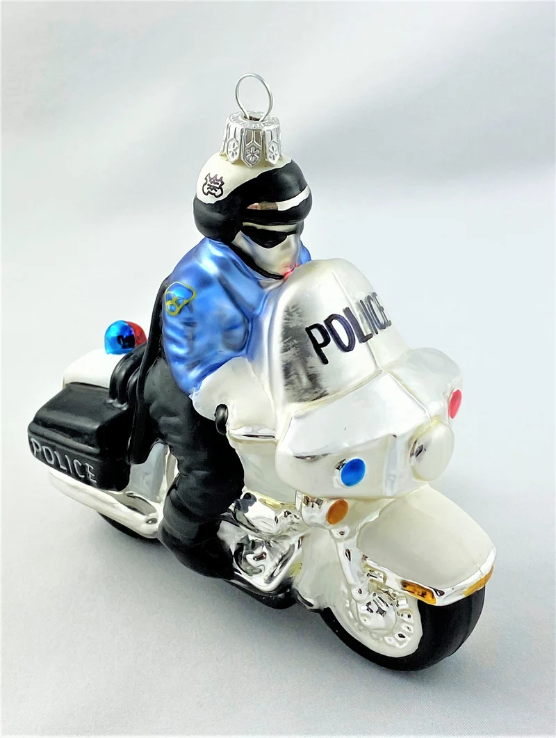 Polizist auf dem Motorrad