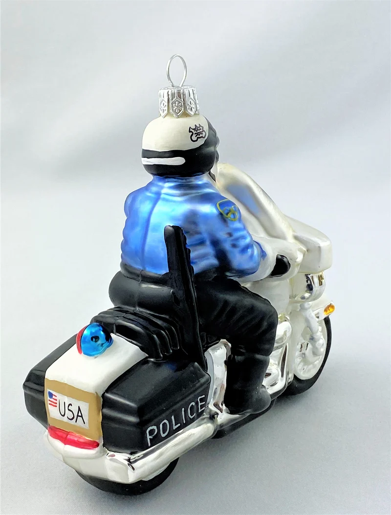 Polizist auf dem Motorrad