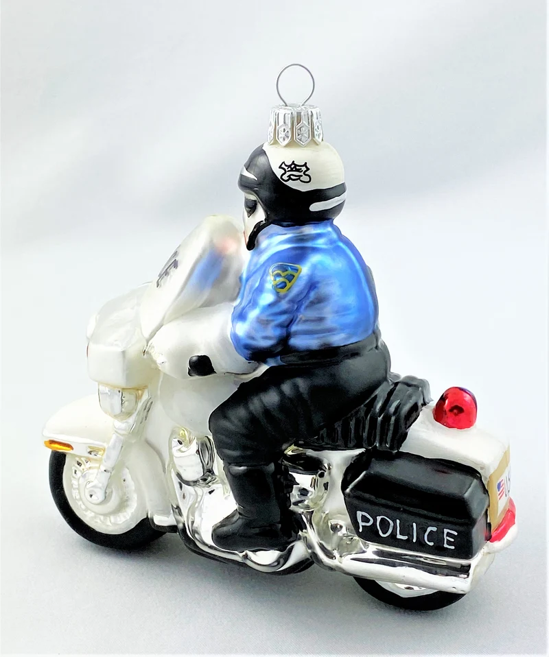 Polizist auf dem Motorrad