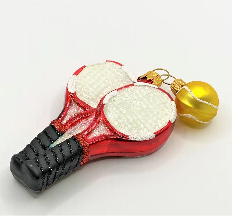 Tennisschläger mit kleinem Tennisball