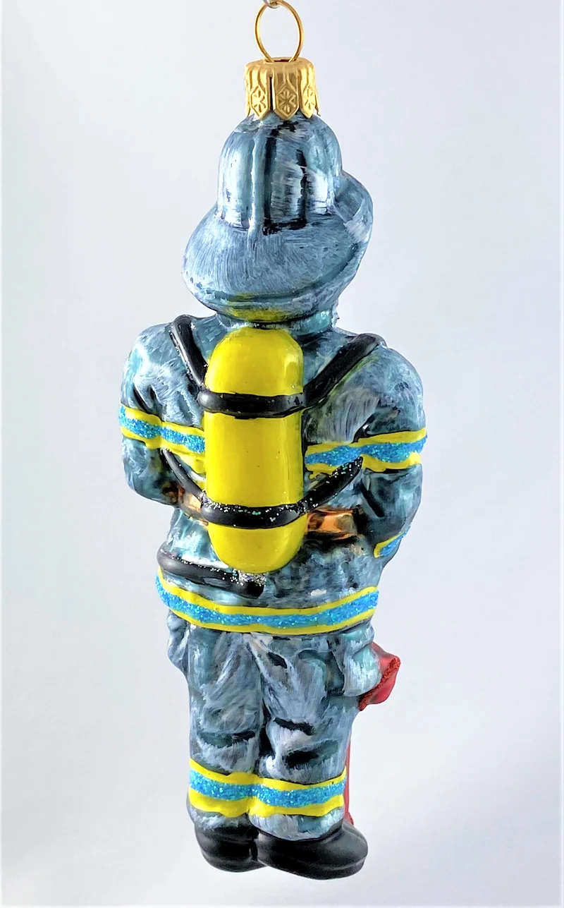 Feuerwehrmann mit Sauerstoffgerät