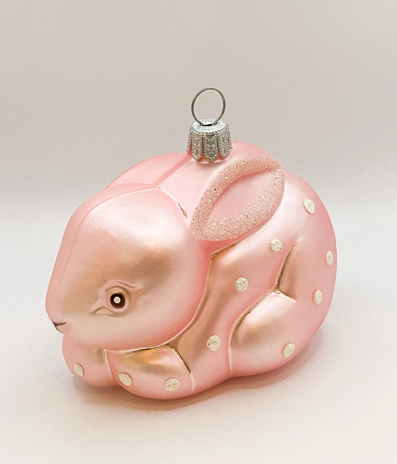 Rosa Osterhase mit weissen Punkten