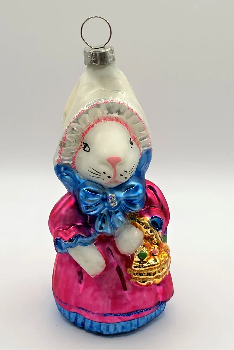 Frau Osterhase im Biedermeierkostüm
