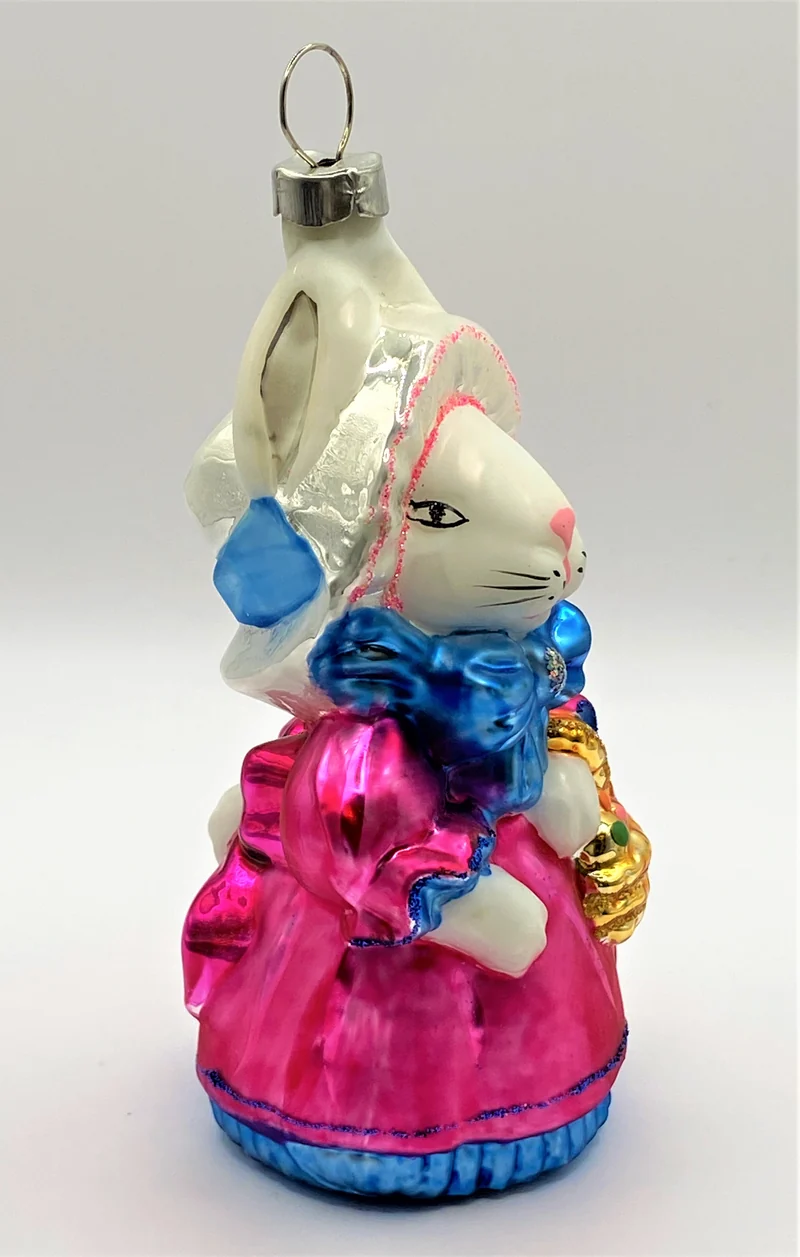 Frau Osterhase im Biedermeierkostüm